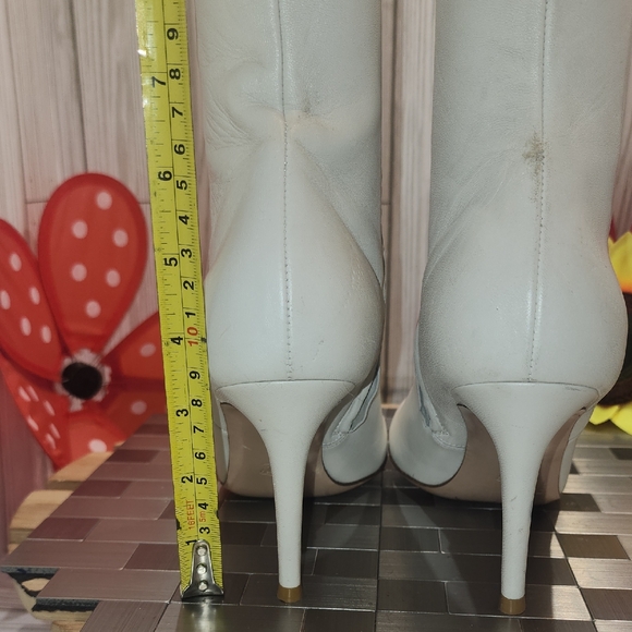 Gianvito Rossi Cream Peep-Toe Heeled Boots - Picture 4 of 10